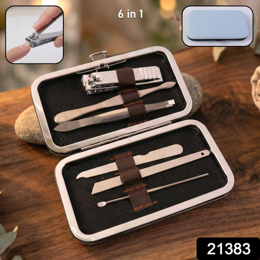 Compact grooming tool set for nails